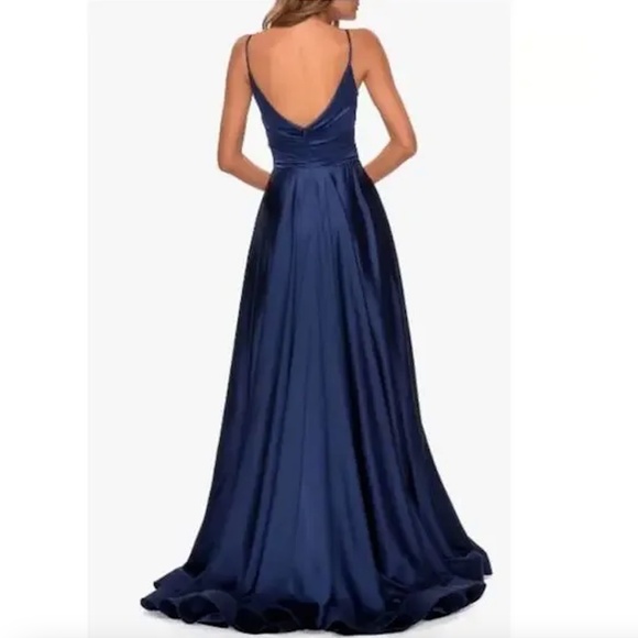 La Femme Floor Length Deep V-neck A-line Satin Ballgown, Midnight/Navy Size 6 - Picture 10 of 11